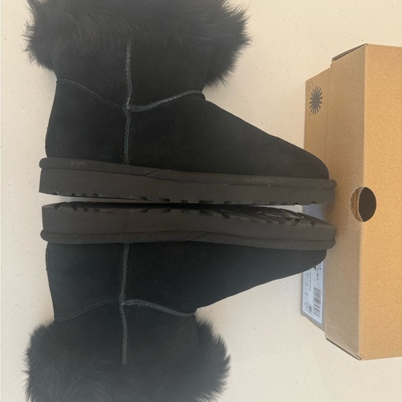Women’s UGG ankle booties size 8 US. Milla black - Picture 6 of 8
